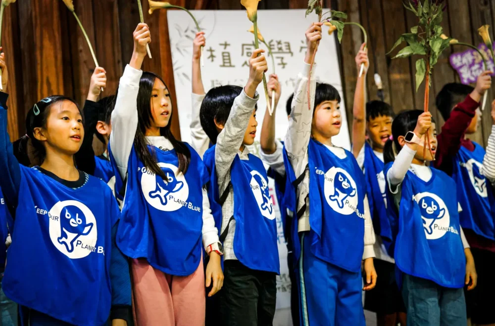 舉起台灣花種 宣示保護台灣